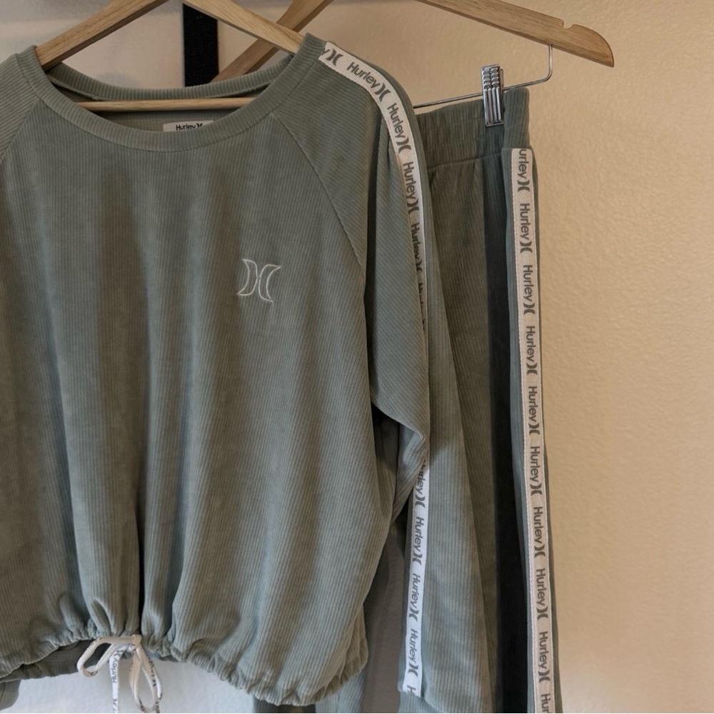 Hurley Ribbed Lounge/Pajama Sweatshirt & Sweats Set (M)